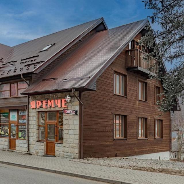 Готель "Yaro" Iaremcea Exterior foto